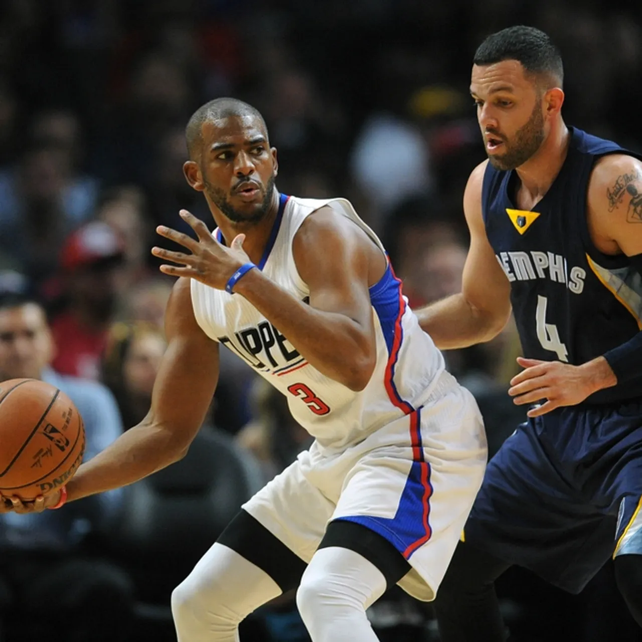 Chris Paul bringing the ball up the floor in a Clippers uniform